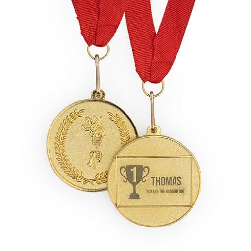 Wanapix | Medallas Personalizadas | Medallas Niños y Adulto | Medalla Metal Grabado | Medallas Premios | con Cinta Roja | Oro - 5ø cm | Copa | Ya disponible en tu tienda friki favorita! En mundofriki.es!