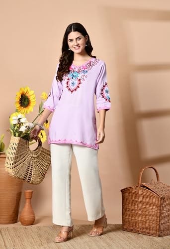 Image of Embroidered Chikankari Kurti with Kashmiri Aari Work, V-Neck, 3 /4 Sleeves, Rayon Fabric