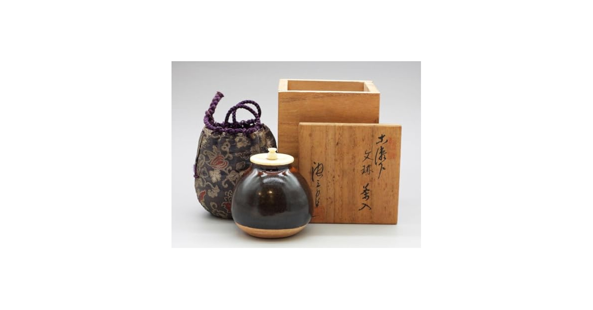 時代茶道具『唐三良造』茶入 共箱 仕覆付 煎茶道具 Amazon.co.jp: 時代茶道具『唐三良造』茶入 共箱 仕覆付 煎茶