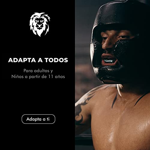 Deportista usando el protector bucal FIGHTR, un accesorio adaptable para adultos y niños a partir de 11 años