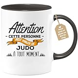 Le cadeau parfait Judoka : Le fan de Judo n’a pas peur de braver l'impossible pour pratiquer sa passion. Il ou elle n’a aucune limite quand il s’agit de son hobbie et ce mug témoignera de sa passion dévorante qui le caractérise si bien. N'oubliez pas ces personnes vivent Judo et respirent Judo, normal que son cadeau témoigne de sa passion ! Offrez leur donc un mug humoristique sur ce thème, ils vont adorer.