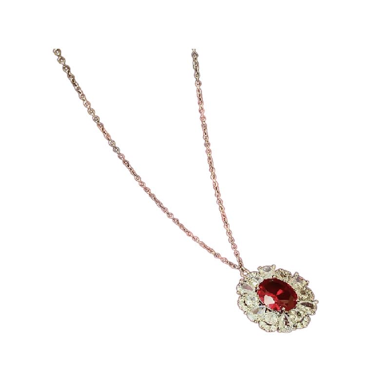 Chaîne de clavicule avec fleur en zircon ovale : le cadeau de prestige idéal pour les femmes