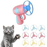 【Einfach zu bedienen】: Das Katzenklauenspielzeug benötigt keine Batterien, drehen Sie einfach die Scheibe 1-2 Umdrehungen in die Werfer, zielen Sie und drücken Sie den Abzug, um zu schießen. Bitte achten Sie darauf, die Scheiben nicht umzudrehen, da dies die Lebensdauer der fliegenden Katzenspielzeuge beeinträchtigt.