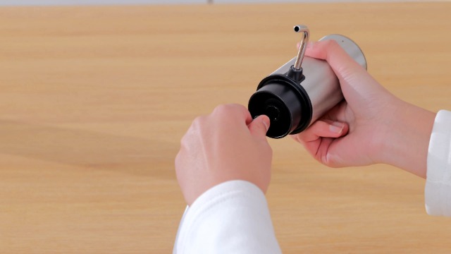 Set Cavatappi Elettrico 4 In 1 WIWONEY - Con Aeratore, Tappo Sottovuoto E Tagliacapsule, Argento - Foto 7