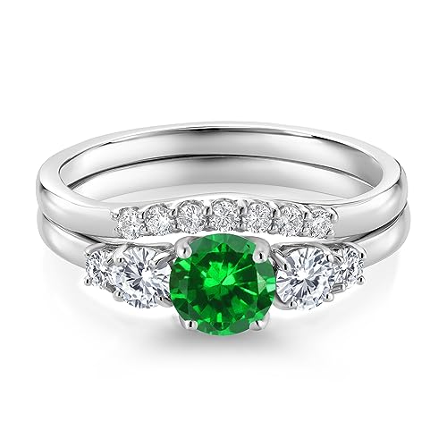 Gem Stone King 10K White Gold Green Created Emerald White Moissanite and Lab Grown Diamond 5 Stone Bridal Engagement Wedding Ring Set For Women (1.15 Cttw, Round, Available in Size 5,6,7,8,9)3