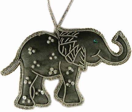 Heirloom Calidad Handcrafted Gris Elefante OrnamentoComercio justo