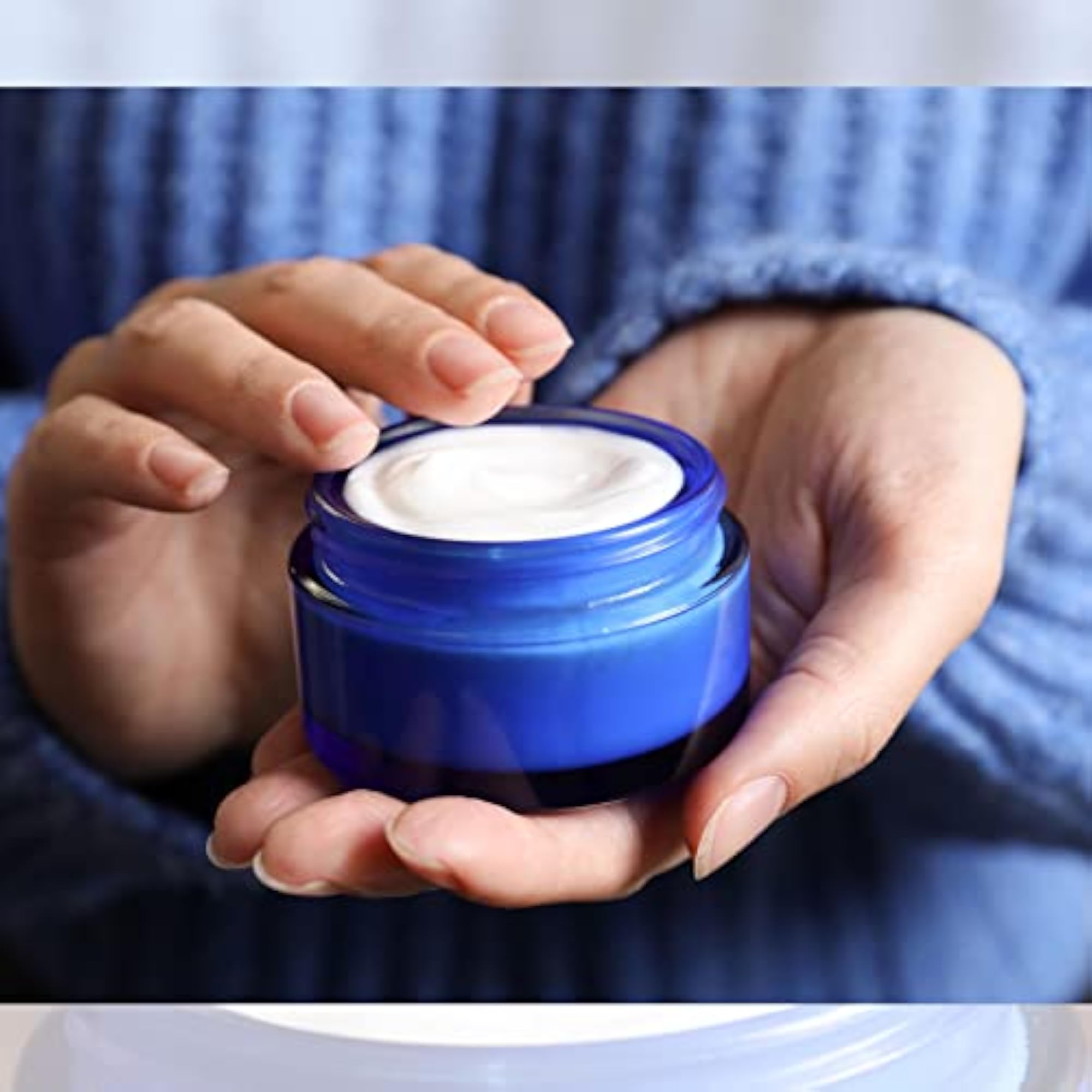 1 Oz Glass Cream Jars with Gold Lid, 12 PCS