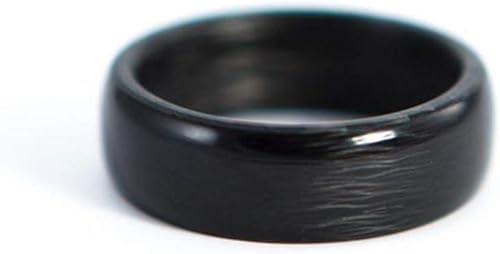 Miniatura 3 de Anillo redondo de fibra de carbono para hombre. Anillo de boda negro con acabado pulido. Resistente al agua, muy duradero e hipoalergénico.