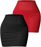 Assortir ces tenues : un débardeur, un crop top, une camisole, un pull, un chemisier, etc.
