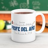 ✨ REGALO ÚNICO PARA EL PROFE DEL AÑO – Celebra la labor docente con esta taza de cerámica personalizada que destaca el reconocimiento a los profesores más dedicados. Con la foto elegida y un mensaje emotivo como “¡Gracias por ser el Profe del Año!”, se convierte en un regalo original y memorable para el Día del Maestro, fin de curso o aniversarios. Su acabado premium garantiza elegancia y durabilidad mientras transmite cariño y aprecio.