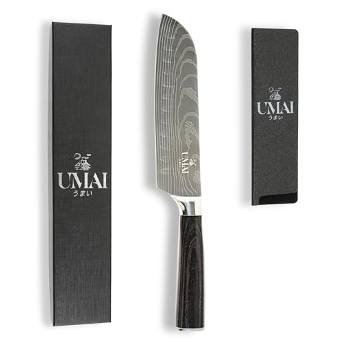 UMAI Cuchillo Santoku 18 cm (7') – Cuchillo de Cocina Japonés de Acero Inoxidable 7Cr17MoV con Patrón de Damasco – Mango Ergonómico de Madera Pakka, Hoja Alveolada – Incluye Funda Protectora
