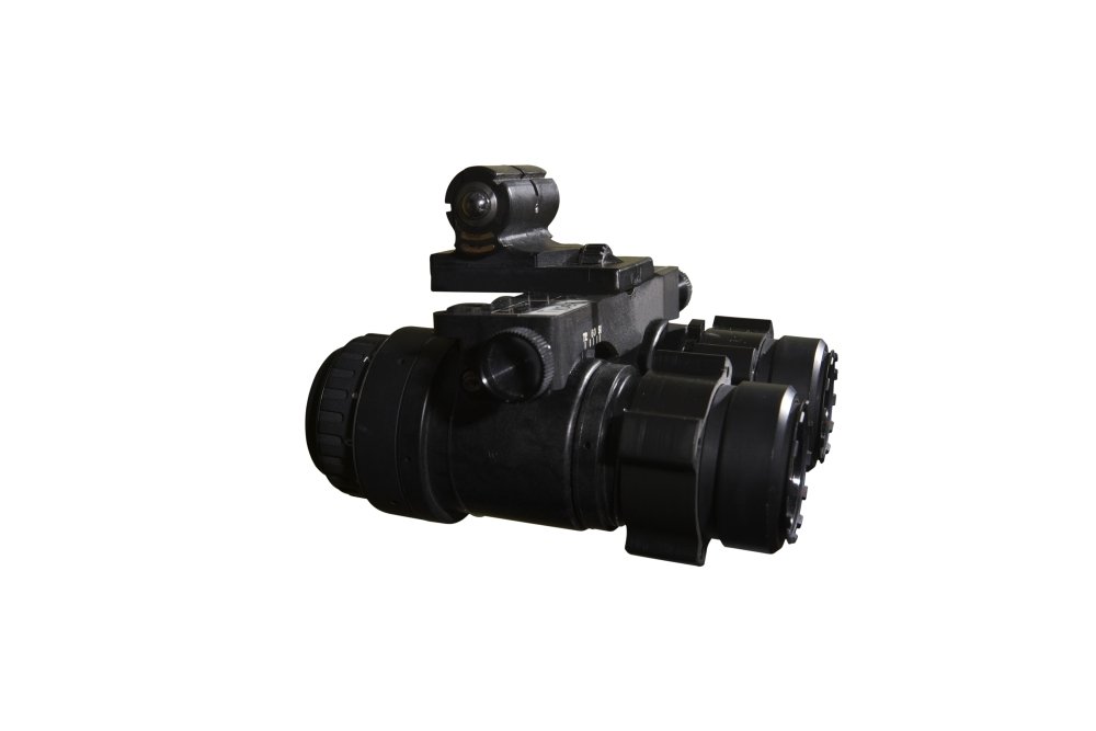 Posterazzi PSTTMO100914MLARGE AN/AVS-6 night vision goggles used by the military Poster Print, 34 x 