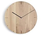 Design épuré et moderne et bonne lisibilité de l'heure grâce à des fraisages précis des traits des heures.