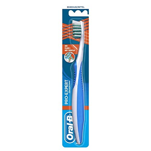 Oral-B Pro-Expert CrossAction Anti-Plaque Medium Manual Toothbrush