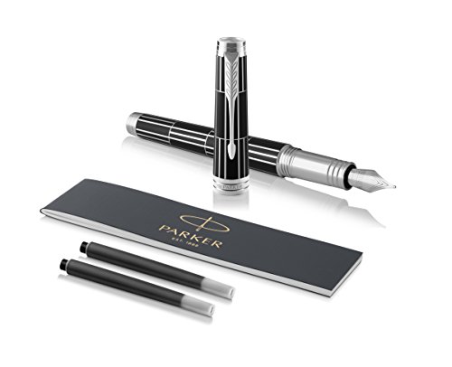 PARKER Premier penna stilografica, nera con eleganti finiture cromate, pennino medio e refill di inchiostro nero (1931402) PARKER Premier penna stilografica, nera con eleganti finiture cromate, pennino medio e refill di inchiostro nero (1931402)
