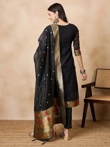 Image of arriva fab Women's Embroidery Kurta Set With Duppata