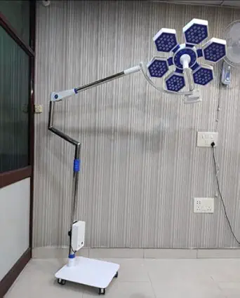 Florix nation examination led light surgical light with heavy SS 304 steel modified base with control pannel easy narrow focus manuly 120 led single dome lux power 2.70 lakh to 3 lakh power dencity