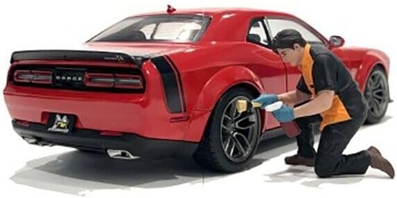 Detail Masters Figure 1 (Wheel Cleaning) for 1/18 Scale Models by American Diorama