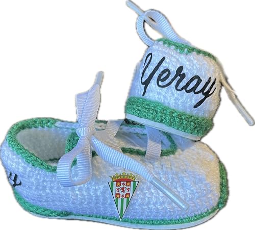 Patucos Futbol del club de Córdoba para bebe recien nacido de ganchillo o crochet. Personalizados con el escudo de tu club, disponibles en tallas 0-12 meses. Te regalamos el nombre del bebe grabado