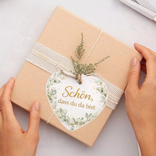 50 Stück Schön Dass Du Da Bist Anhänger Herz Eukalyptus, 5cm Geschenkanhänger Hochzeit, mit Schnur, Papieranhänger, für Geschenkverpackung, Geburtstag, Babyparty, Flaschen,Taufe, Weihnachten
