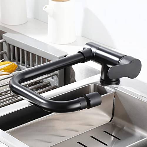 Robinet d'évier de cuisine pivotant devant fenêtre avec eau chaude et froide