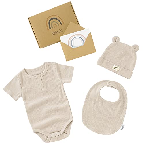 Räuberella® Baby Geschenk zur Geburt + Karte und Geschenkverpackung Strampler, Mütze und Lätzchen (Beige) Cover