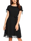 Das figurumspielende Kleid in A-Linie besitzt einen Rundhalsausschnitt und eine geraffte Front. Fließendes Jerseymaterial mit tonigem Stretch-Futter. Ein elegantes kurzärmilges Sommerkleid für Cocktailabend oder Partys.