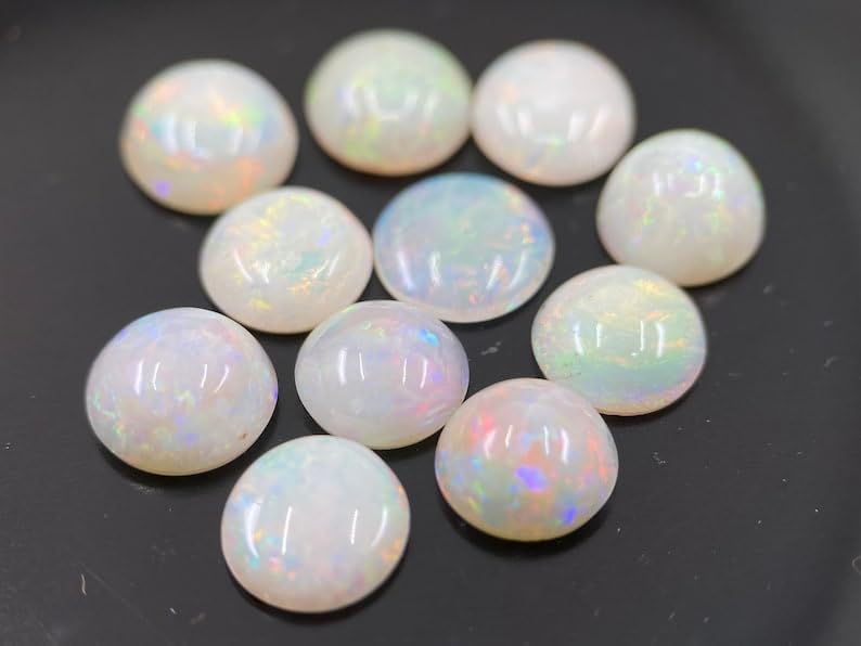 Cabochons en opale multi feu 4.75mm pour sublimer vos bijoux