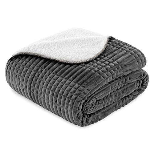 Vipalia Manta Polar Colcha Plaid Multiusos Sofa o Cama 90 cm. Cubresofa Cubrecama. Comoda Ligera Suave. Borrego. Idea Regalo. Calidad Diseño. Color Gris Oscuro. 160 x 220 cm