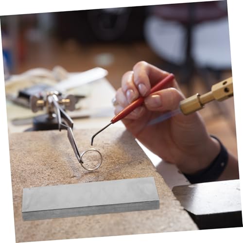 Affûtage pour atelier de bijouterie avec le bloc de meulage compact