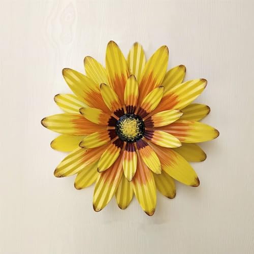 Décoration murale en métal jaune pour salon design et silhouette moderne