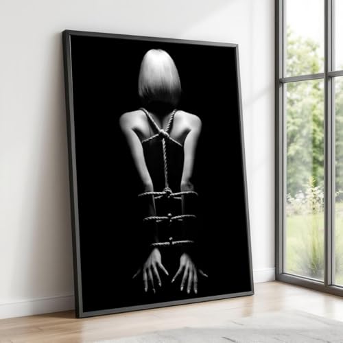 Toile suspendue femme minimaliste élégance poétique intérieure