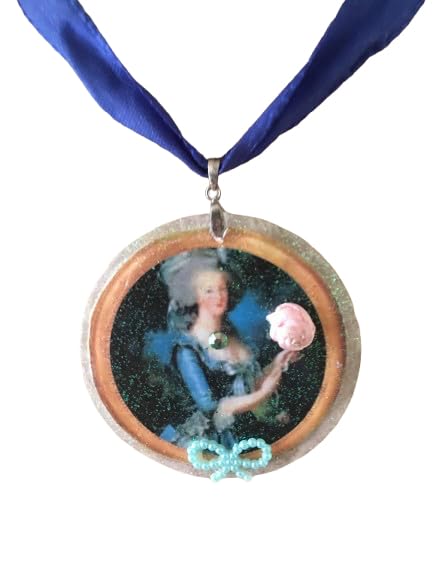Collier nacre madame de Pompadour pendentif médaillon ovale en nacre véritable