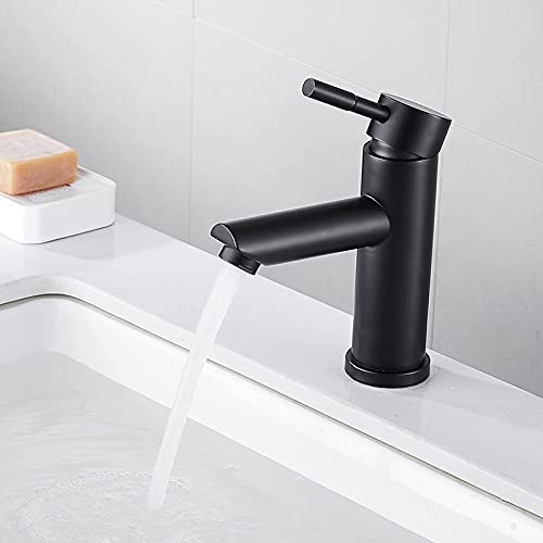 Robinet de lavabo en acier inoxydable brossé au design durable et épuré