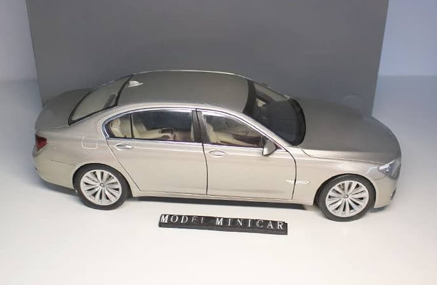 Amazon | △最後1台！BMW特注品 1/18 BMW 7 Series F02 750 740