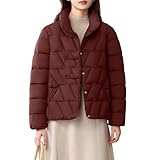 Coupe structurée avec col montant et fermeture à glissière offrant une moderne et fonctionnelle