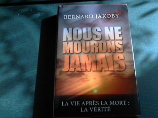 Board book Nous ne mourons jamais : La vie après la mort - La vérité [French] Book