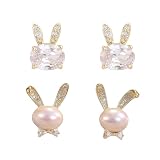 Simpatico design pasquale: i nostri incantevoli orecchini a forma di coniglietto catturano perfettamente la magia della primavera. Il design con orecchie scintillanti e un corpo delicato li rende l'accessorio perfetto per orecchini pasquali. Aggiunge un tocco giocoso ma elegante a qualsiasi outfit che simboleggia speranza e vivacità.