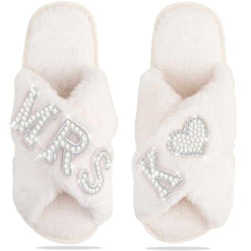 Bride Slippers for Wedding Day Bride To Be Bridal Shower Gift for Women Bridesmaids Personalized Initial MRS Pearl Letter Open Toe Fuzzy Flip Flops Getting Ready Outfit Bachelorette Party