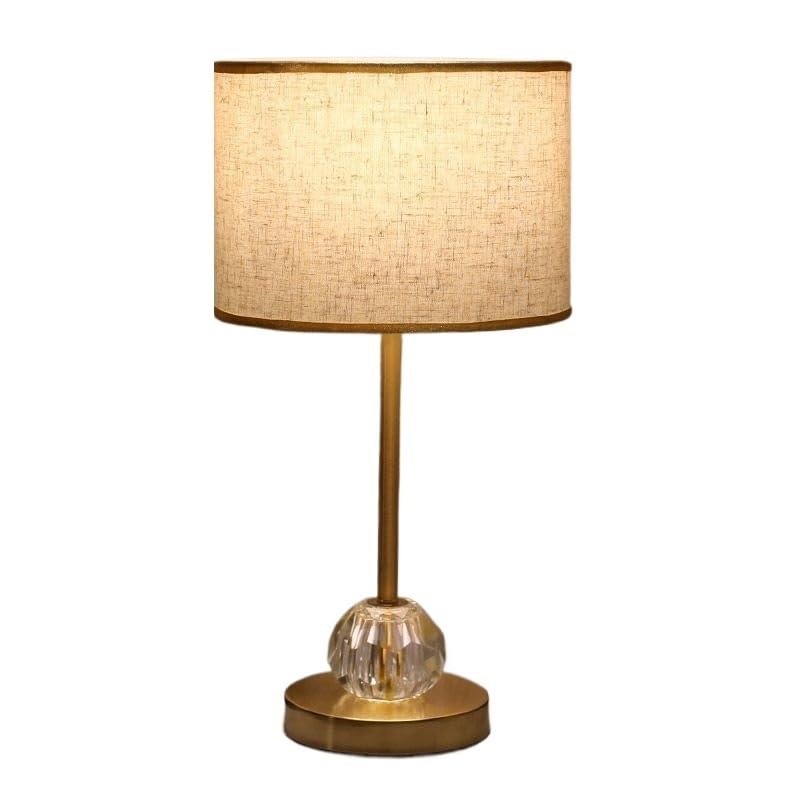 Lampe de lit douce pour la lecture du soir et l'ambiance feutrée du salon de luxe