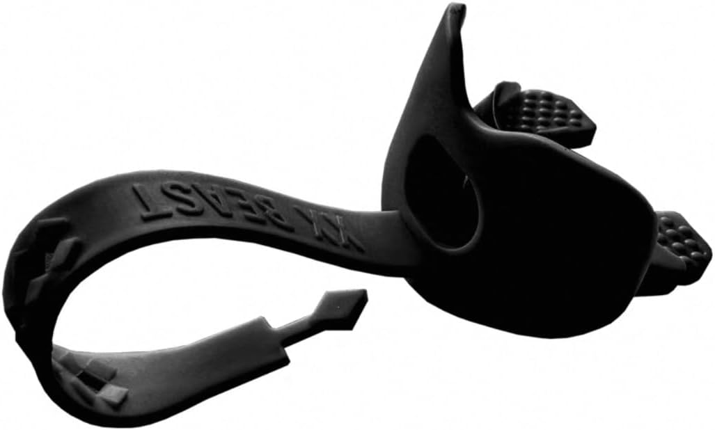 American Football and high Combat Sports mouthguard, Breathable and Comfortable, Providing Lip Protection, Suitable for Teenagers and Adults, Equipped with Helmet Strap (Black, Integrated Braces)