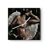 Une horloge silencieuse sur un mur peut créer une atmosphère fantastique. Dimensions hors tout: 30cm x 30cm. Horloge murale – Horloge en verre. La polyvalence d'application des horloges murales au design moderne vous permet de les utiliser dans n'importe quel intérieur décoré dans un style scandinave, glamour, bohème, minimaliste et même industriel. Les horloges murales originales donneront à votre intérieur un caractère et un style unique.