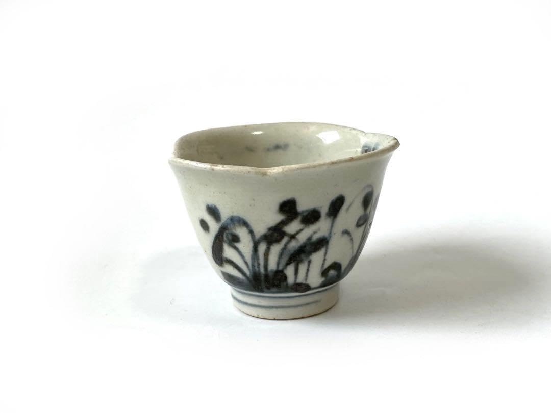 初期伊万里　古伊万里　古美術　アンティーク　花器　酒器 Amazon.co.jp: 骨董 アンティーク 染付 花文様 輪花 猪口 酒器