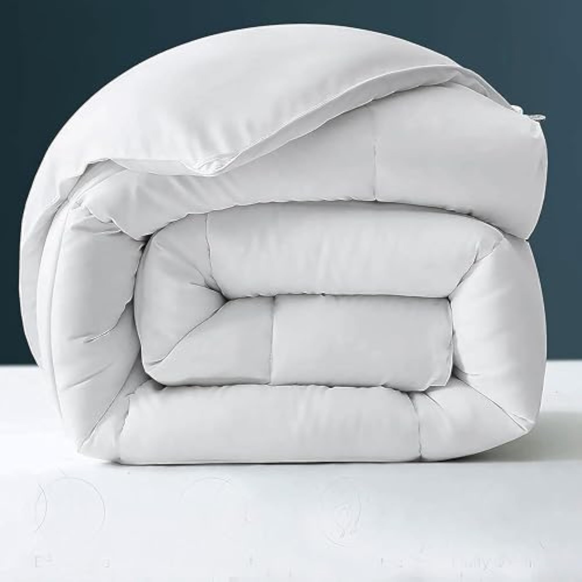 600 GSM Hotel Quality Down Alternative Microfiber Comforter for Heavy Winter