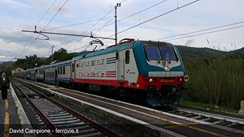 FS Trenitalia E464 464 Elektrolokomotive, Spezialdesign Quattroseiquattro, Periode VI, Grün / Rot / Weiß
