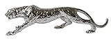 Die Geparden Statue besteht aus Keramik in der Farbe silber metallic. Die Skulptur hat eine Länge von 80 cm und ist somit ein toller und imposanter Eyecatcher in Ihrem Zuhause.