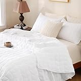 HiSnug Seersucker Quilt Set King Size - White Bedspread Oversized Lightweight, Soft Quilted Bed Spread Coverlets, Breathable Quilts Bedding Set for All Seasons, 3 Pieces, 1 Quilt and 2 Pillow Shams