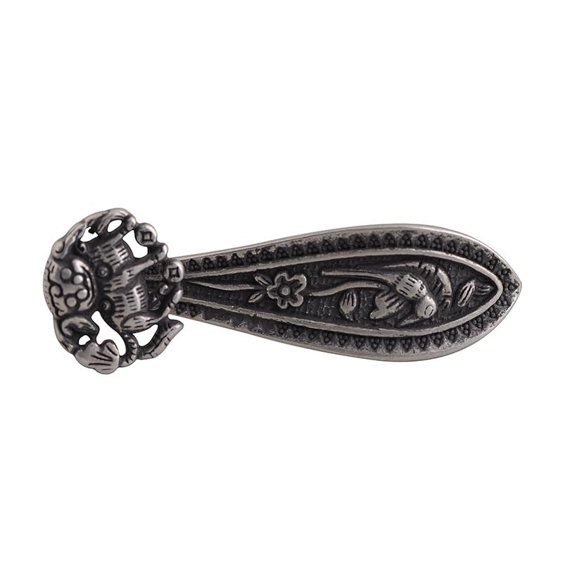 Collier pendentif pour femme Kirin idéal avec un grand pull pour vos sorties décontractées