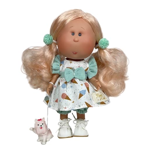 Muñeca Mia & Cora R/1197 – Muñeca coleccionable bañable de vinilo 30 cm | Vestido estampado y perrita Cora | Juguete educativo y regalo ideal| Cabello rubio para mil peinados | Mochila de regalo