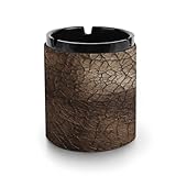 Design en cuir respectueux de l'environnement : fabriqué à partir de cuir écologique de qualité supérieure, notre cendrier en cuir vieilli est non seulement luxueux, mais minimise également l'impact environnemental. Parfait pour les fumeurs modernes qui s'en soucient